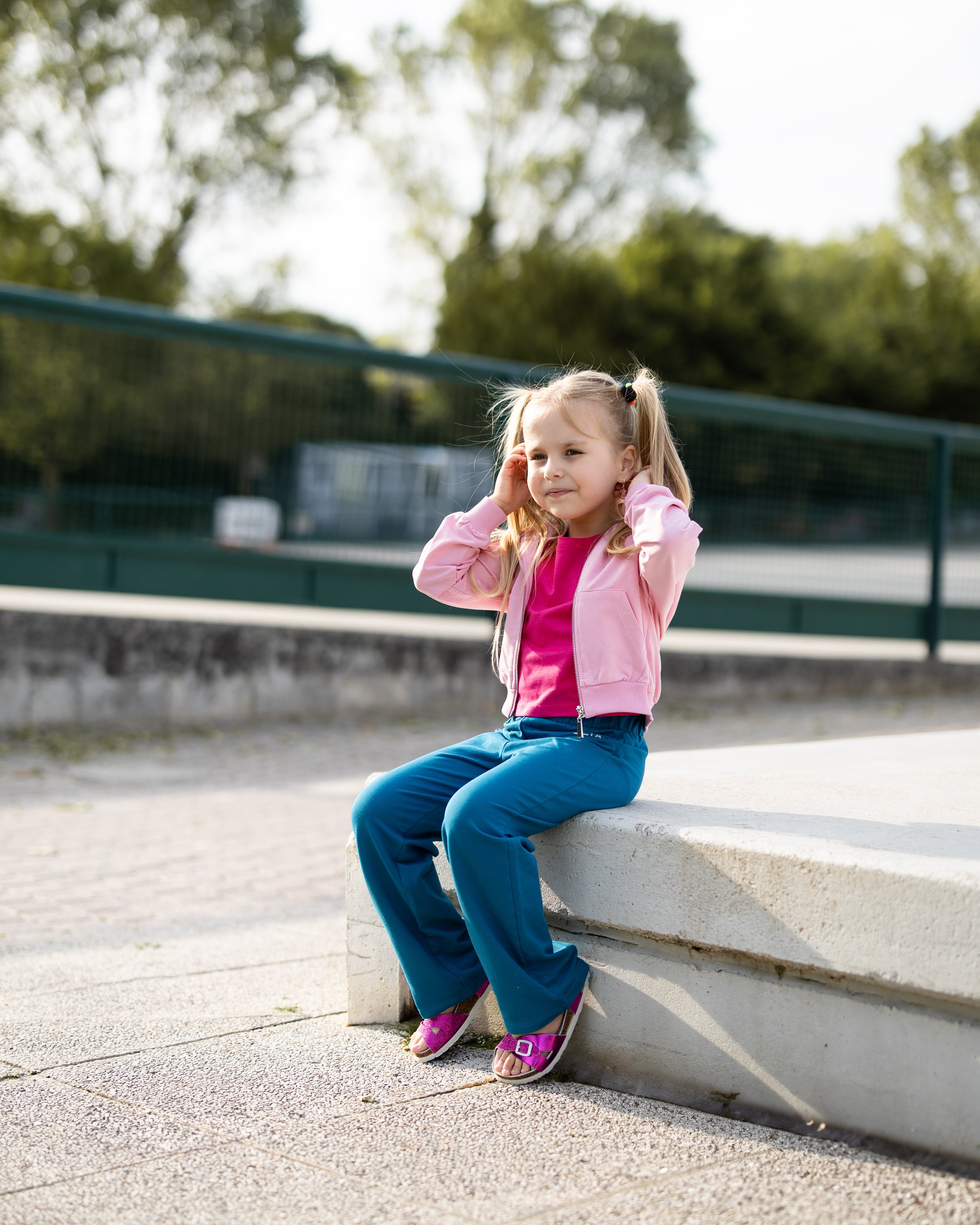 BIMBA – FELPA CORTA CON CAPPUCCIO E ZIP